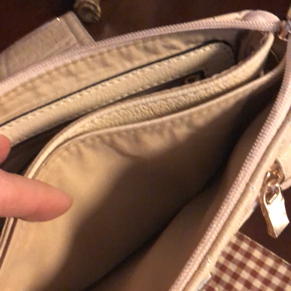 Cute quilted wristlet. Off white - Picture 3 of 3